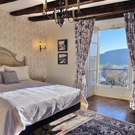 Dom wakacyjny New Listing! Maison Delluc With Spectacular Vistas