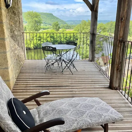 Dom wakacyjny New Listing! Maison Delluc With Spectacular Vistas