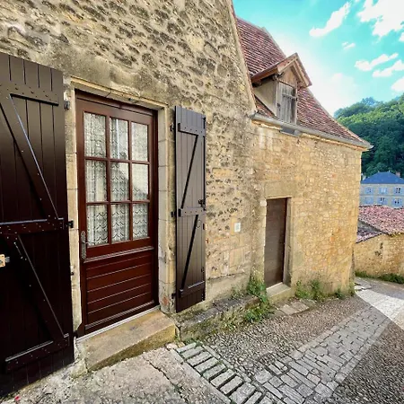 Dom wakacyjny New Listing! Maison Delluc With Spectacular Vistas